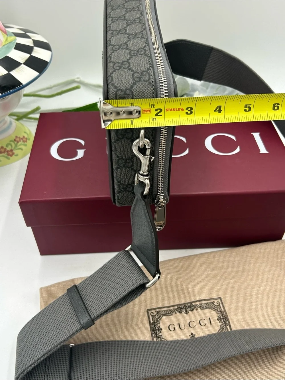 Men's Gucci GG  Supreme shoulder Bag crafted in gray and black canvas made Italy